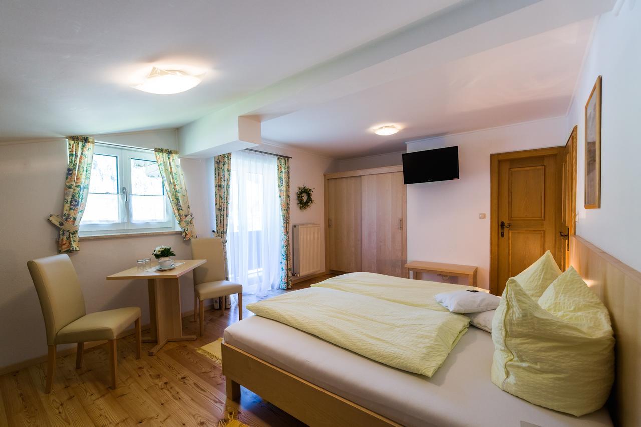 Gaestehaus Walpurga Russbach am Pass Gschütt Dış mekan fotoğraf