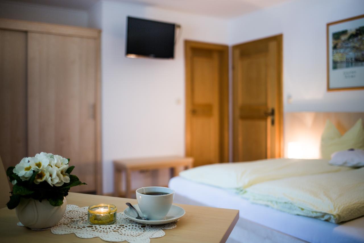 Gaestehaus Walpurga Russbach am Pass Gschütt Dış mekan fotoğraf